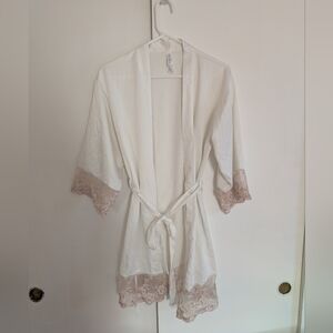 Flora Nikrooz White Lace Trim Robe Size Small Bridal Bride Wedding Anthropologie